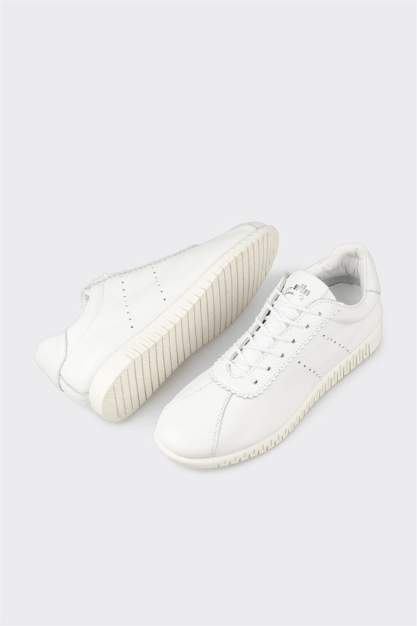 Beyaz deri yumuşak dokulu kadın sneaker, ofis stili için - Elle Shoes