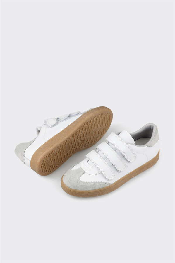 Beyaz deri kadın sneaker, rahat kullanım için - Elle Shoes