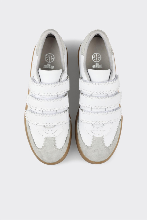 Beyaz deri kadın sneaker, rahat kullanım için - Elle Shoes