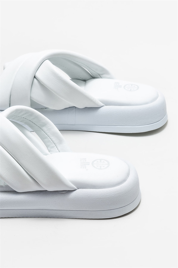 Beyaz deri kadın düz terlik - Elle Shoes