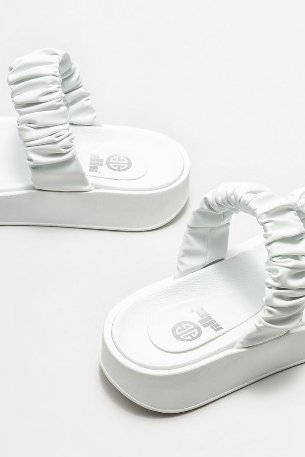 Beyaz dolgu topuklu kadın terlik - Elle Shoes