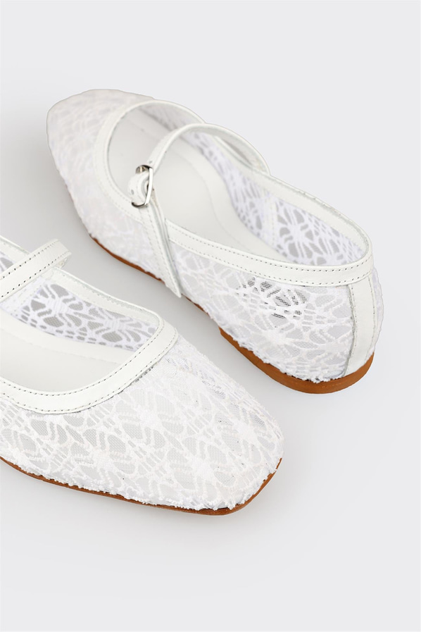 Beyaz kadın babet, rahat kullanım için - Elle Shoes