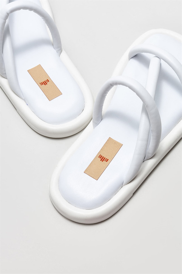 Beyaz düz kadın terlik, günlük kullanım için - Elle Shoes