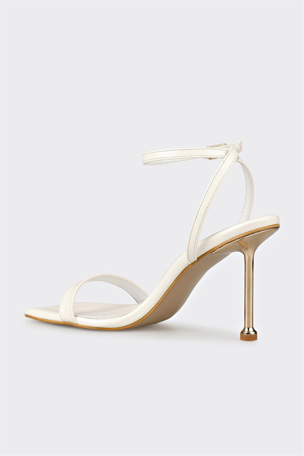Beyaz topuklu kadın sandalet, rahat kullanım için - Elle Shoes