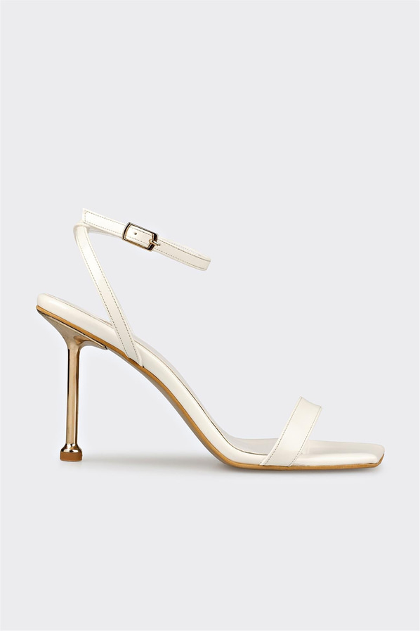Beyaz topuklu kadın sandalet, rahat kullanım için - Elle Shoes