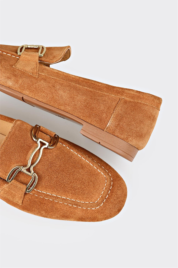 Camel deri ve süet metalik kadın loafer, klasik stil için - Elle Shoes