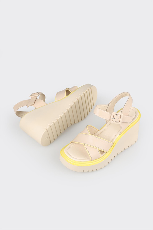 Ekru deri dolgu topuklu kadın sandalet - Elle Shoes