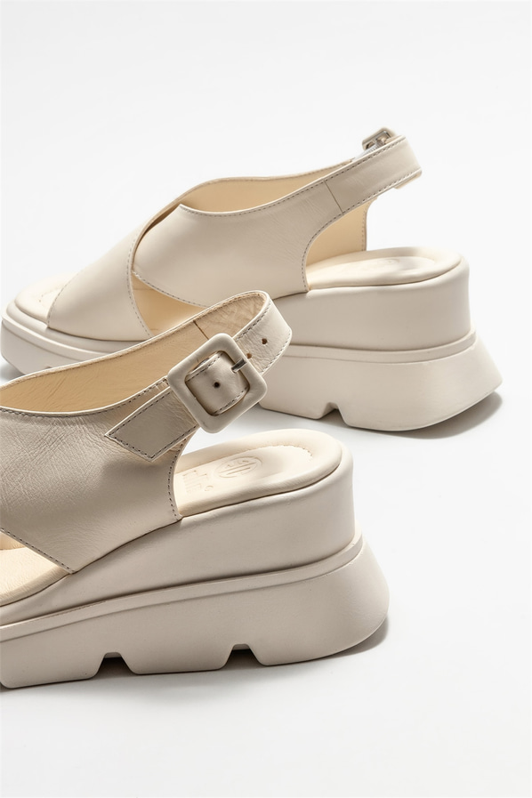 Ekru deri dolgu topuklu kadın sandalet - Elle Shoes