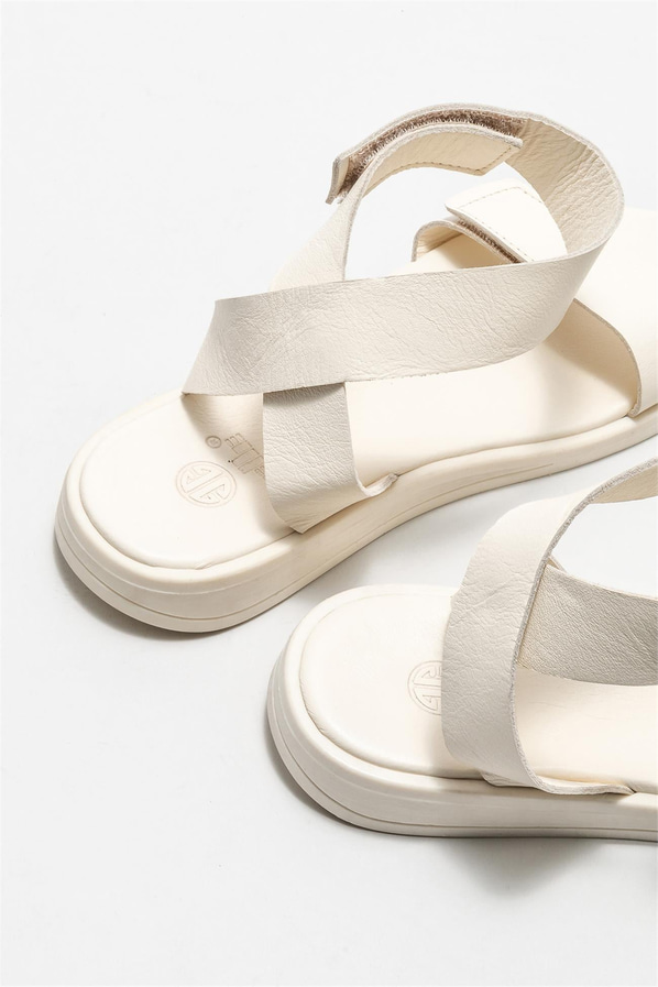 Ekru deri simli düz kadın sandalet, klasik stil için - Elle Shoes