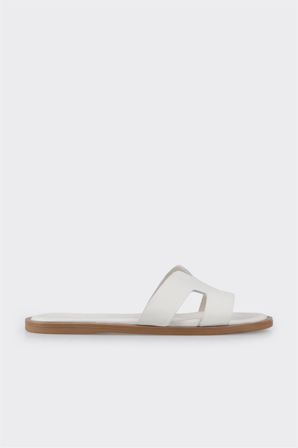 Ekru deri düz kadın terlik, rahat kullanım için - Elle Shoes