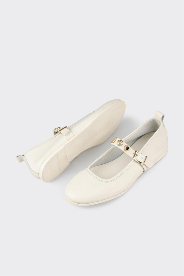 Ekru deri zımbalı kadın babet, rahat kullanım için - Elle Shoes