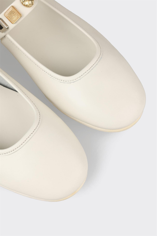 Ekru deri zımbalı kadın babet, rahat kullanım için - Elle Shoes