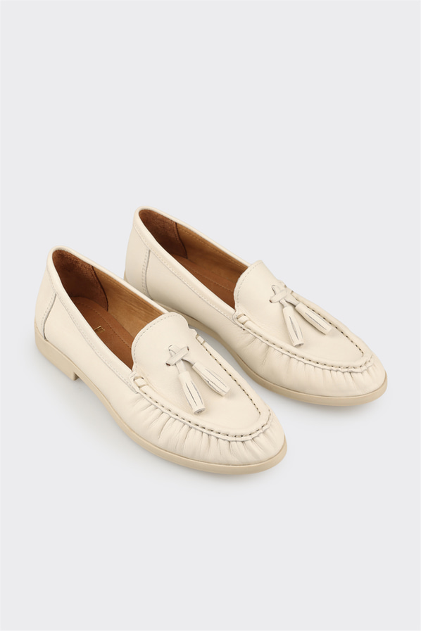 Ekru deri kadın loafer, günlük kullanım için - Elle Shoes