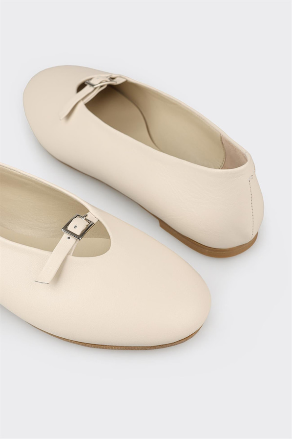 Ekru deri yumuşak dokulu kadın babet, ofis stili için - Elle Shoes