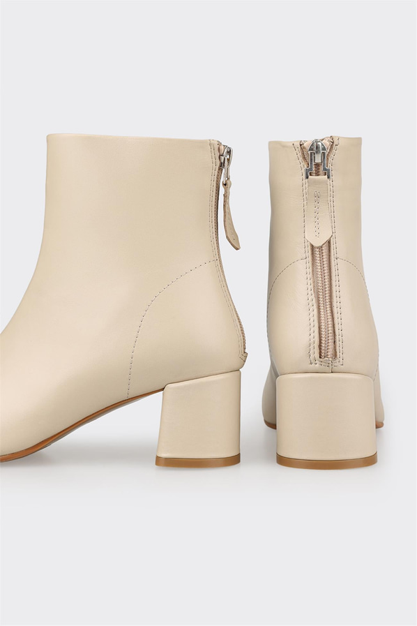 Ekru bej deri kadın bot, rahat kullanım için - Elle Shoes