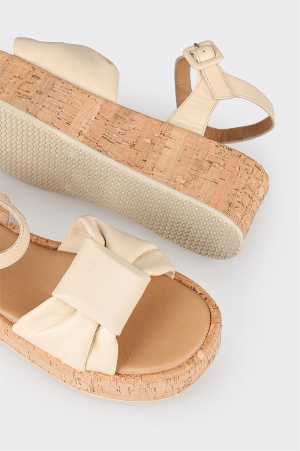 Ekru deri kadın dolgu topuklu sandalet - Elle Shoes