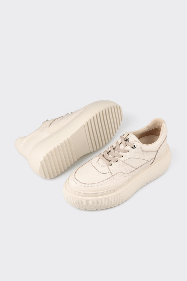Ekru deri kalın tabanlı kadın sneaker, rahat kullanım için - Elle Shoes