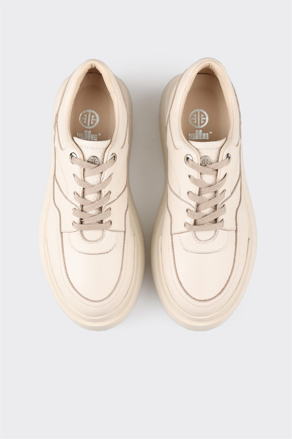 Ekru deri kalın tabanlı kadın sneaker, rahat kullanım için - Elle Shoes