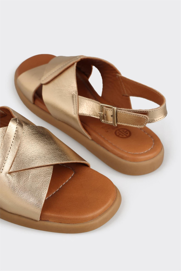 Gold deri düz kadın sandalet, rahat kullanım için - Elle Shoes