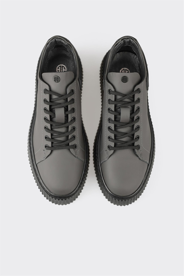 Gri deri erkek spor ayakkabı, casual stil için - Elle Shoes