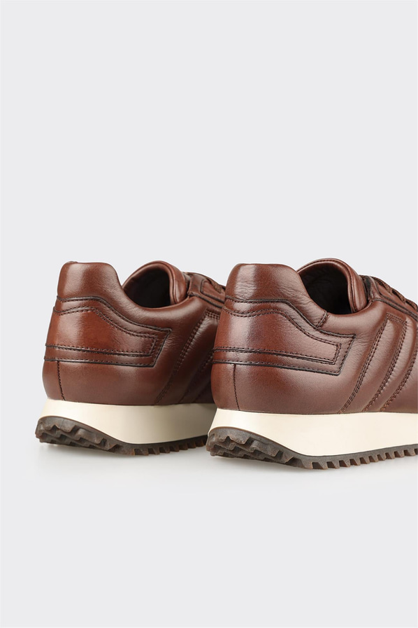 Kahve deri kapitone erkek spor ayakkabı, rahat kullanım için - Elle Shoes