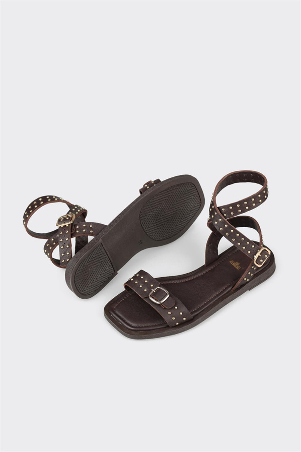 Kahve deri düz yumuşak dokulu kadın sandalet, rahat kullanım için - Elle Shoes