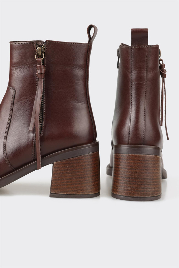Kahve deri kadın bot, günlük kullanım için - Elle Shoes