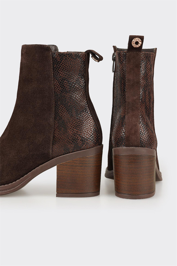 Kahve Deri Kadın Günlük Bot