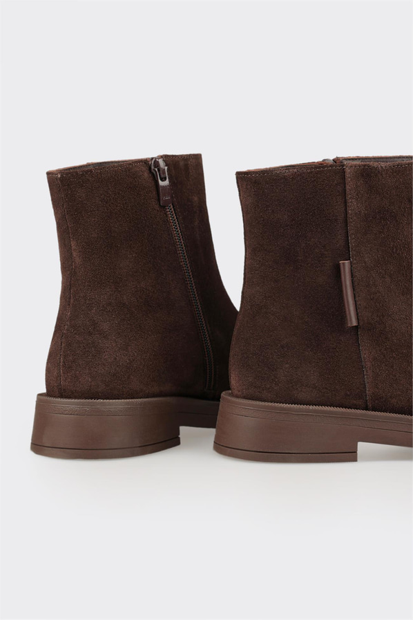 Kahve deri düz yumuşak dokulu kadın bot, rahat kullanım için - Elle Shoes
