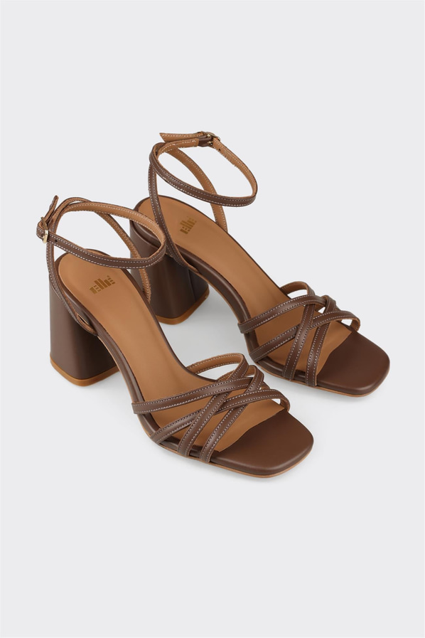 Kahve deri kalın topuklu kadın sandalet, günlük kullanım için - Elle Shoes
