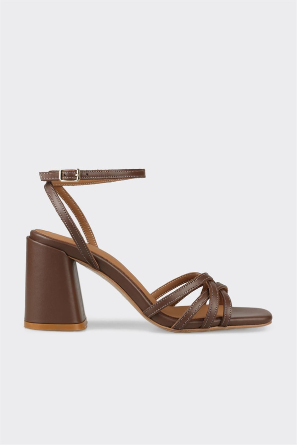 Kahve deri kalın topuklu kadın sandalet, günlük kullanım için - Elle Shoes