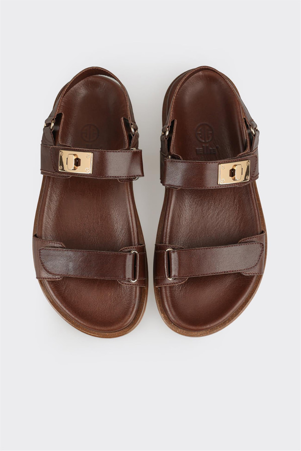 Kahve deri örgü dokulu kadın sandalet, rahat kullanım için - Elle Shoes