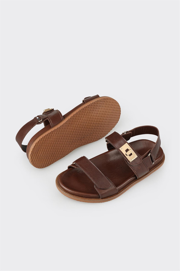 Kahve deri örgü dokulu kadın sandalet, rahat kullanım için - Elle Shoes