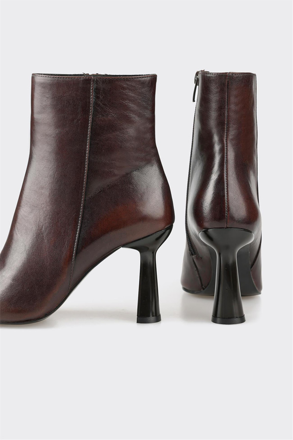 Kahve deri ince topuklu kadın bot, rahat kullanım için - Elle Shoes