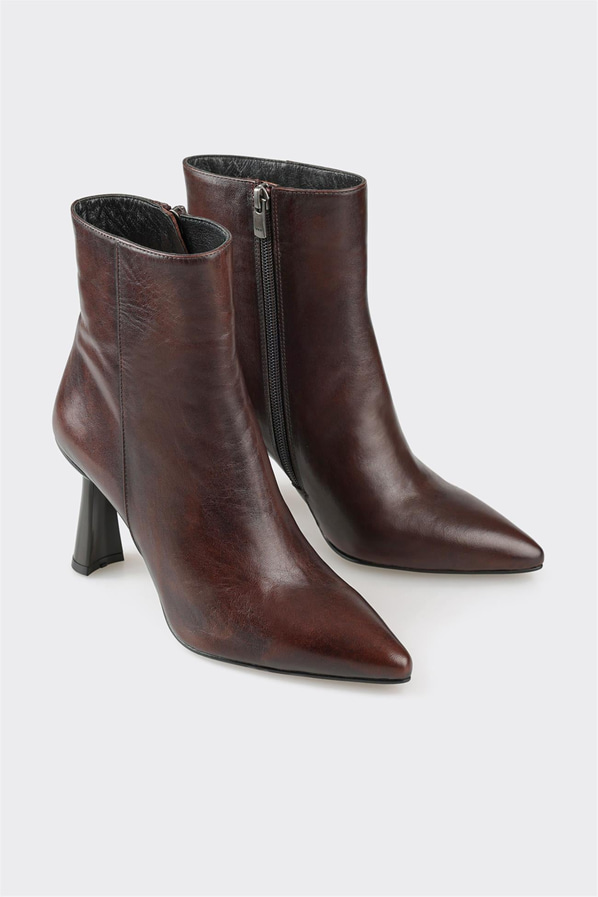 Kahve deri ince topuklu kadın bot, rahat kullanım için - Elle Shoes