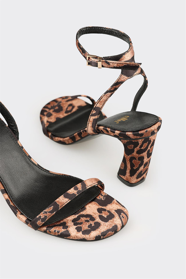 Kahve Hayvan Desenli Kadın Günlük Sandalet