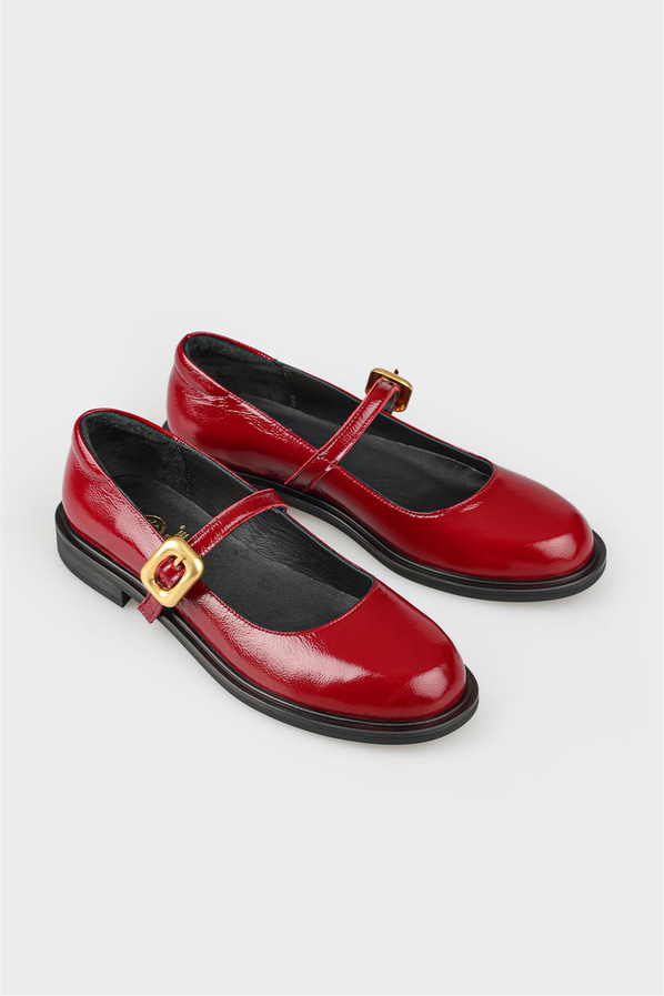 Kırmızı deri ve rugan metal tokalı kadın düz ayakkabı, günlük kullanım için - Elle Shoes