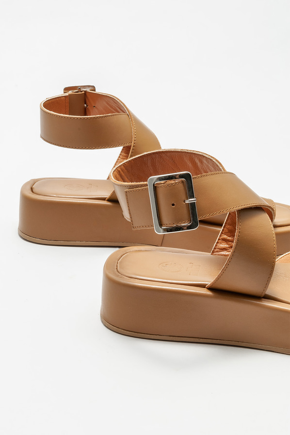 Naturel deri dolgu topuklu kadın sandalet - Elle Shoes