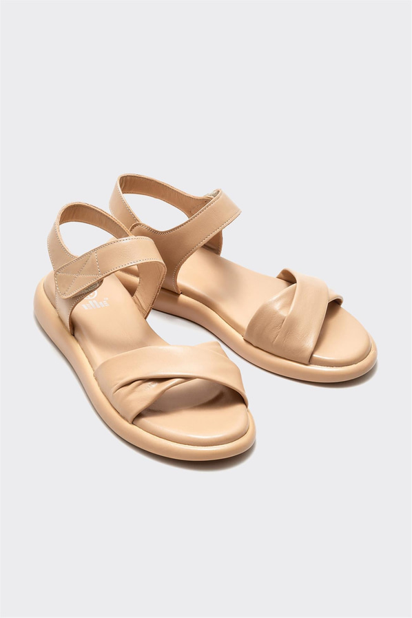 Naturel deri düz kadın sandalet, rahat kullanım için - Elle Shoes