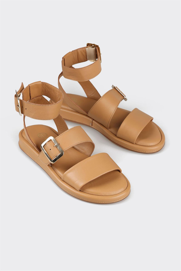 Naturel deri düz bantlı kadın sandalet, rahat kullanım için - Elle Shoes