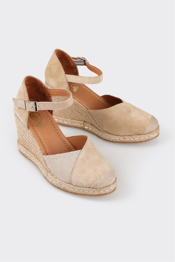 Naturel deri ve hasır dokulu topuklu kadın espadril, rahat kullanım için - Elle Shoes