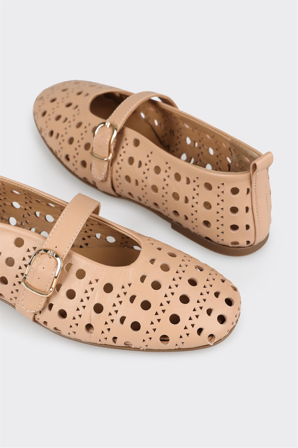 Naturel deri kadın düz ayakkabı, günlük kullanım için - Elle Shoes