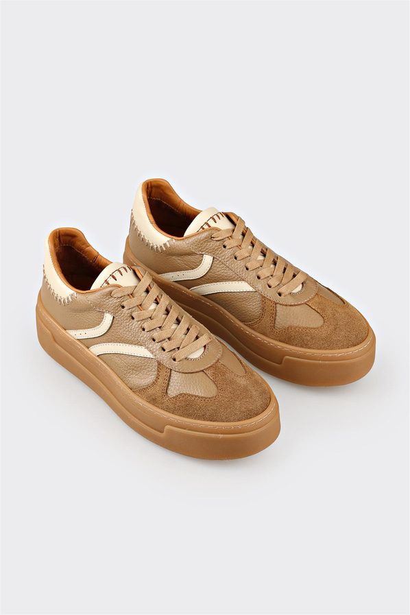 Naturel deri simli kadın sneaker, rahat kullanım için - Elle Shoes