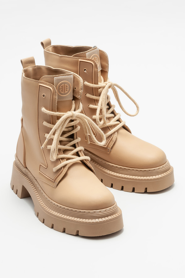 Naturel düz kadın bot, günlük kullanım için - Elle Shoes