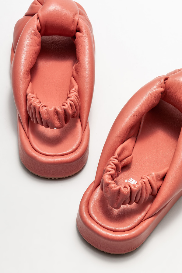 Pembe Deri Kadın Dolgu Topuklu Sandalet