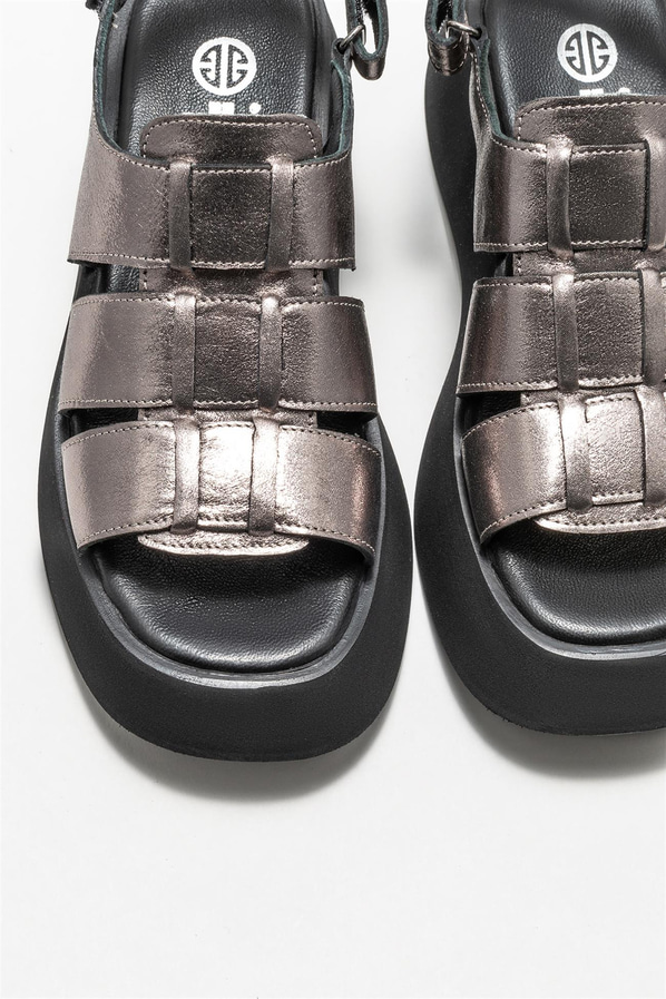 Platin deri dolgu topuklu kadın sandalet - Elle Shoes