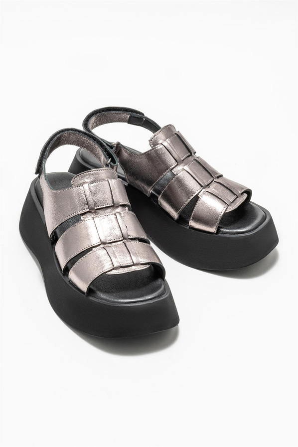 Platin deri dolgu topuklu kadın sandalet - Elle Shoes