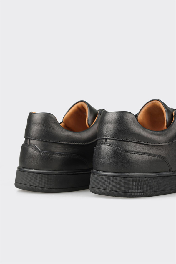 Siyah deri erkek günlük ayakkabı, ofis stili için - Elle Shoes