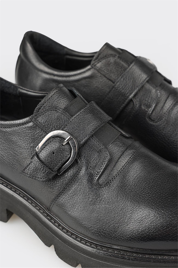 Siyah deri metal tokalı erkek günlük ayakkabı, rahat kullanım için - Elle Shoes