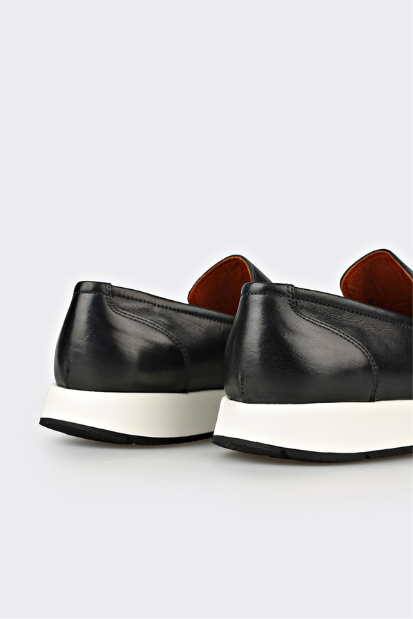 Siyah deri kalın tabanlı erkek loafer, rahat kullanım için - Elle Shoes